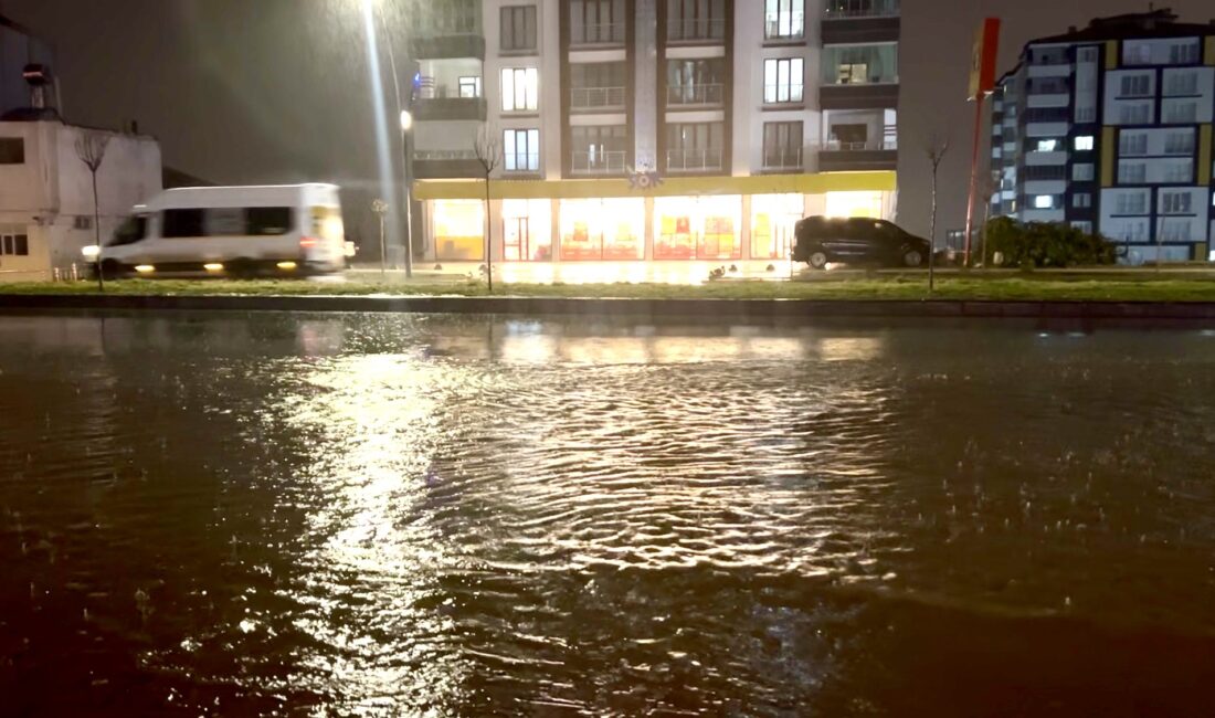 Malatya’da etkili olan sağanak yağış hayatı olumsuz etkiledi. Kent genelinde