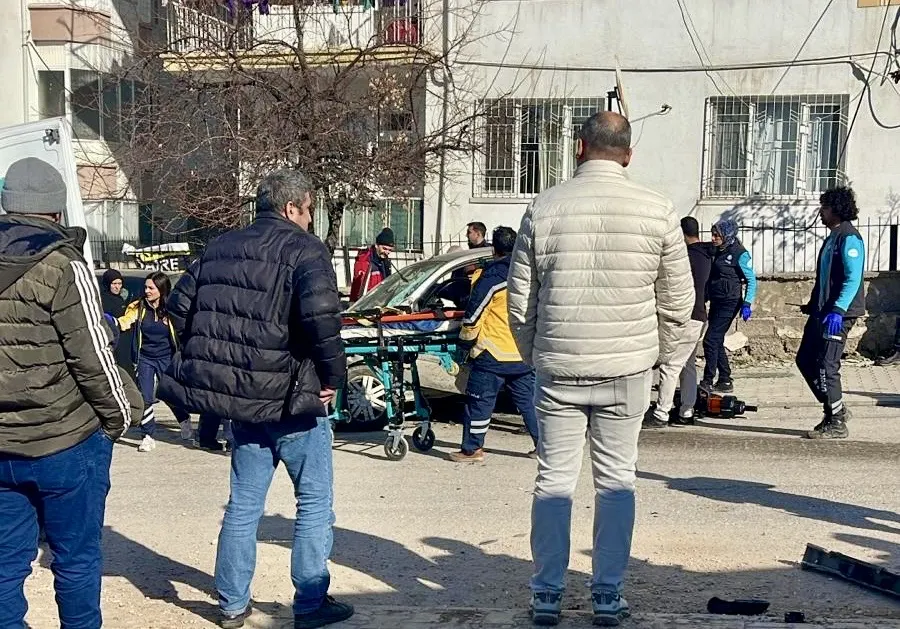 Malatya’da MOTAŞ’a ait yolcu otobüsü ile otomobilin çarpışması sonucu 3