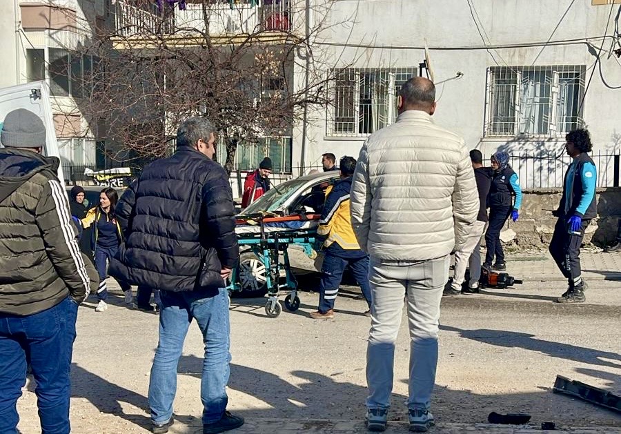 Malatya’da MOTAŞ’a ait yolcu otobüsü ile otomobilin çarpışması sonucu 3