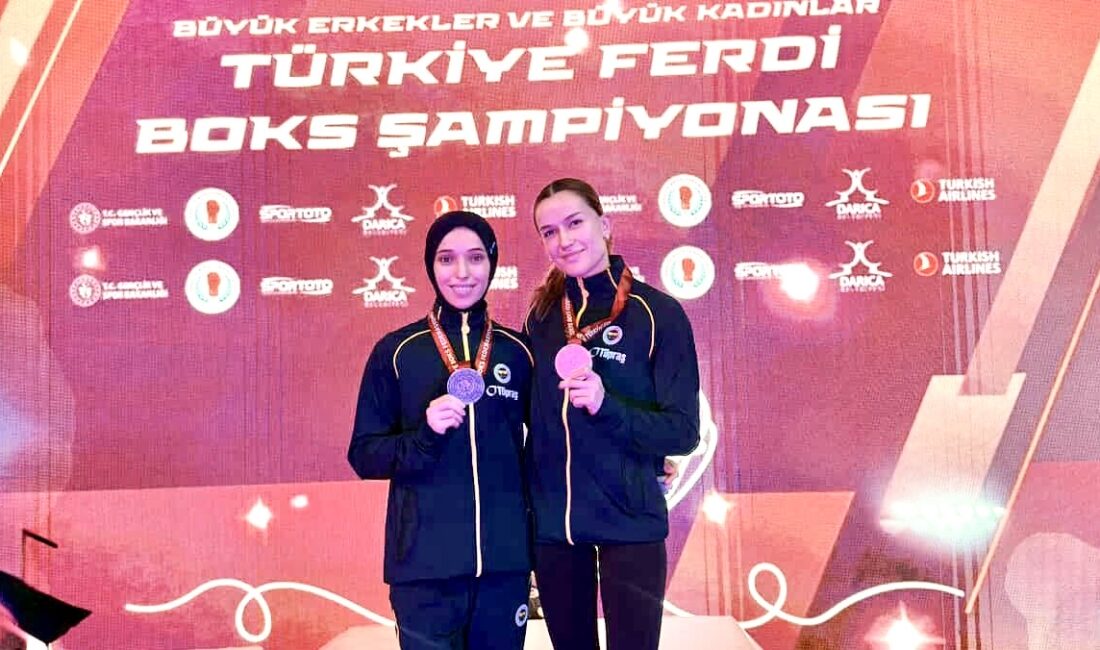 Kocaeli’de düzenlenen Büyük Kadınlar Türkiye Boks Şampiyonası’nda Malatyalı Hatice Akbaş