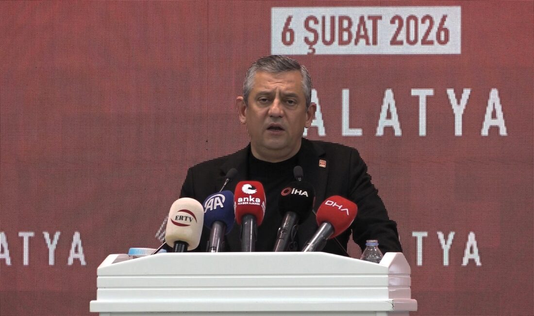 CHP Genel Başkanı Özgür Özel, depremlerin üçüncü yılında Malatya’da yaptığı