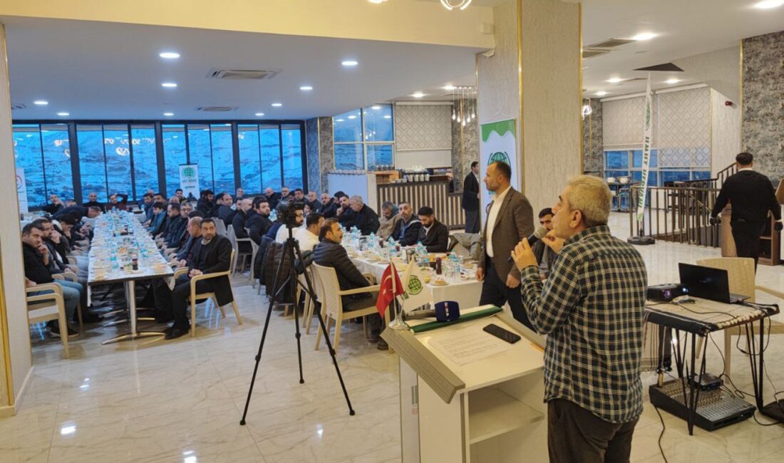 Malatya’da düzenlenen programda konuşan dernek ve vakıf temsilcileri, ulusal ve