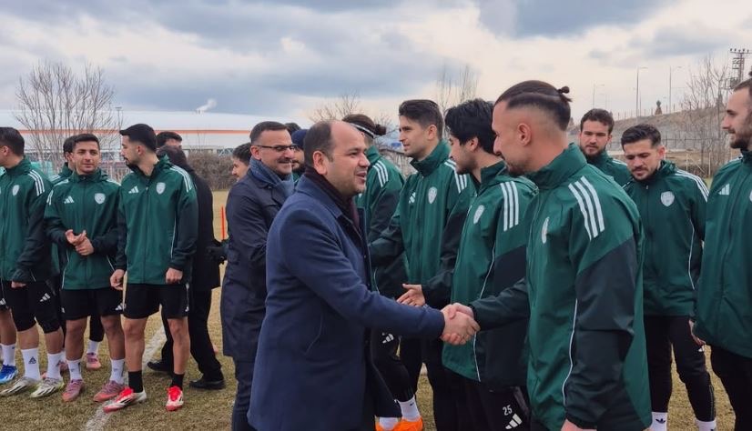 Yeşilyurtspor’da Mazıdağı Fosfat Spor maçı öncesi yönetim takımı ziyaret ederek