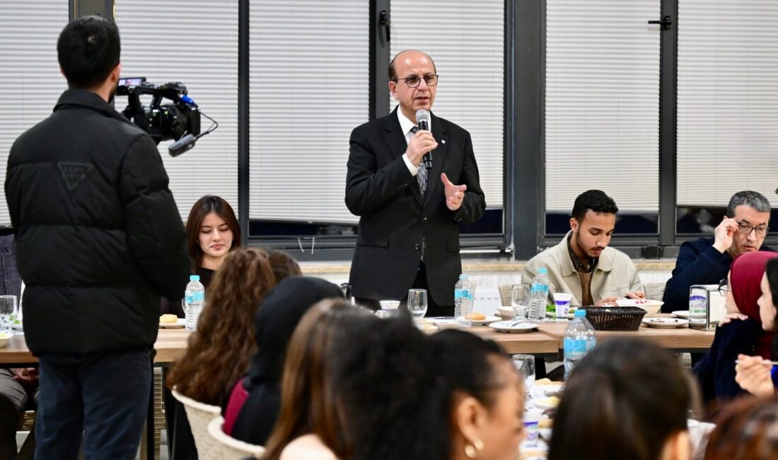 Yeşilyurt Belediye Başkanı Prof. Dr. İlhan Geçit, Turgut Özal Üniversitesinde