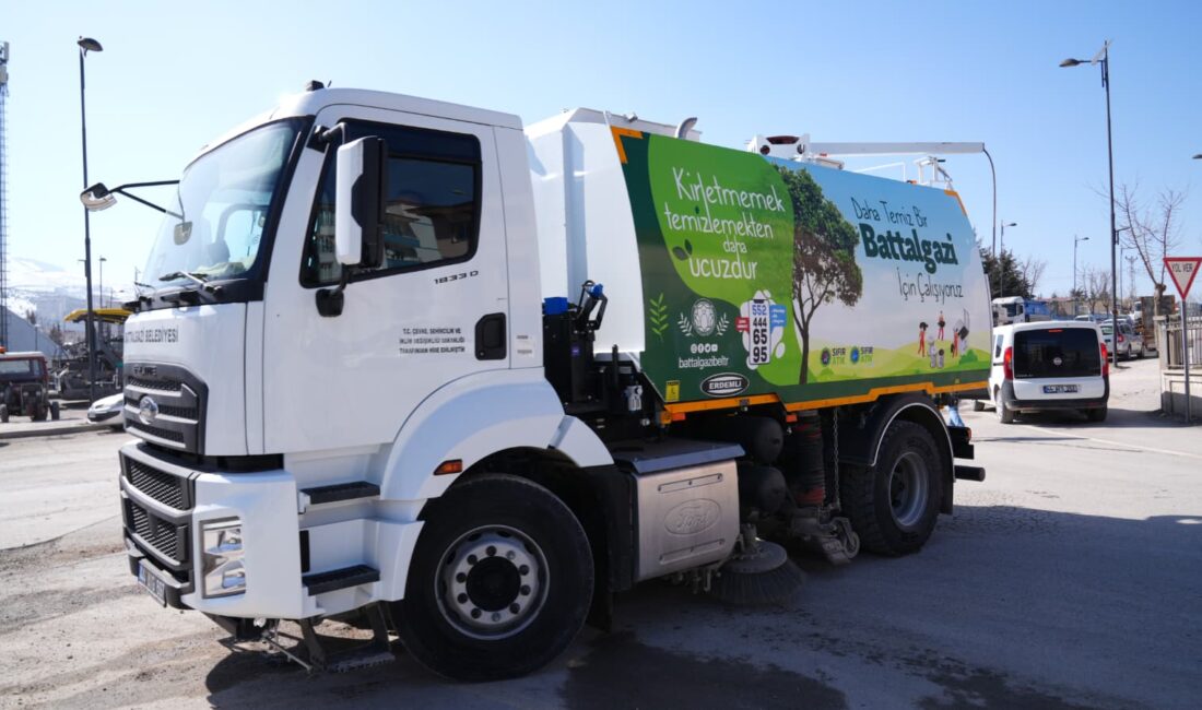Battalgazi Belediyesi ekipleri, Selçuklu Mahallesi’nde bulunan Derme Deresi Parkı çevresinde