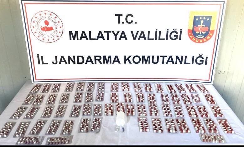 Malatya’da jandarma ekipleri tarafından düzenlenen uyuşturucu operasyonunda çeşitli miktarlarda uyuşturucu