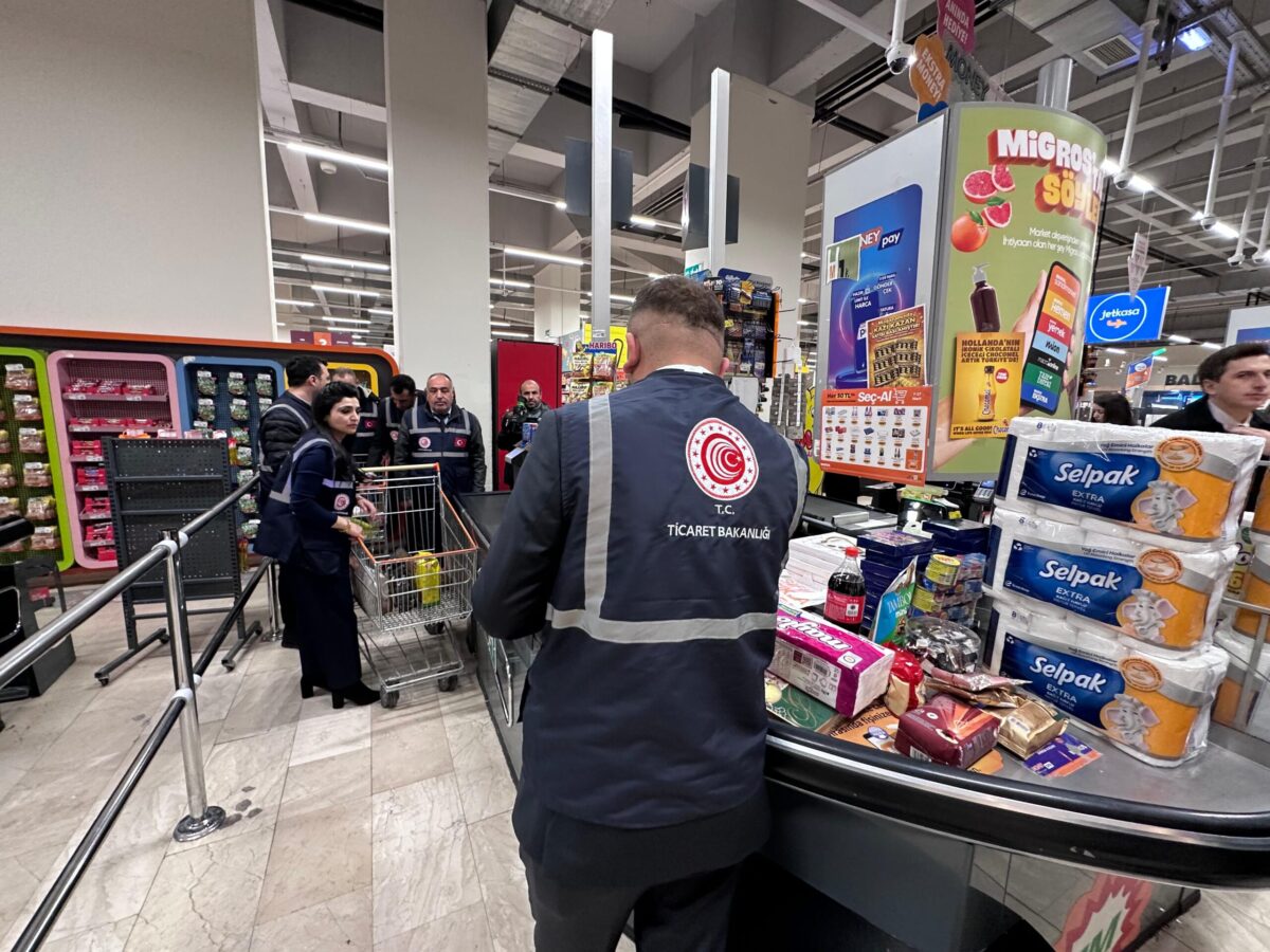 Malatya’da bayram öncesi denetimler artırıldı. 117 binin üzerinde ürün incelenirken,