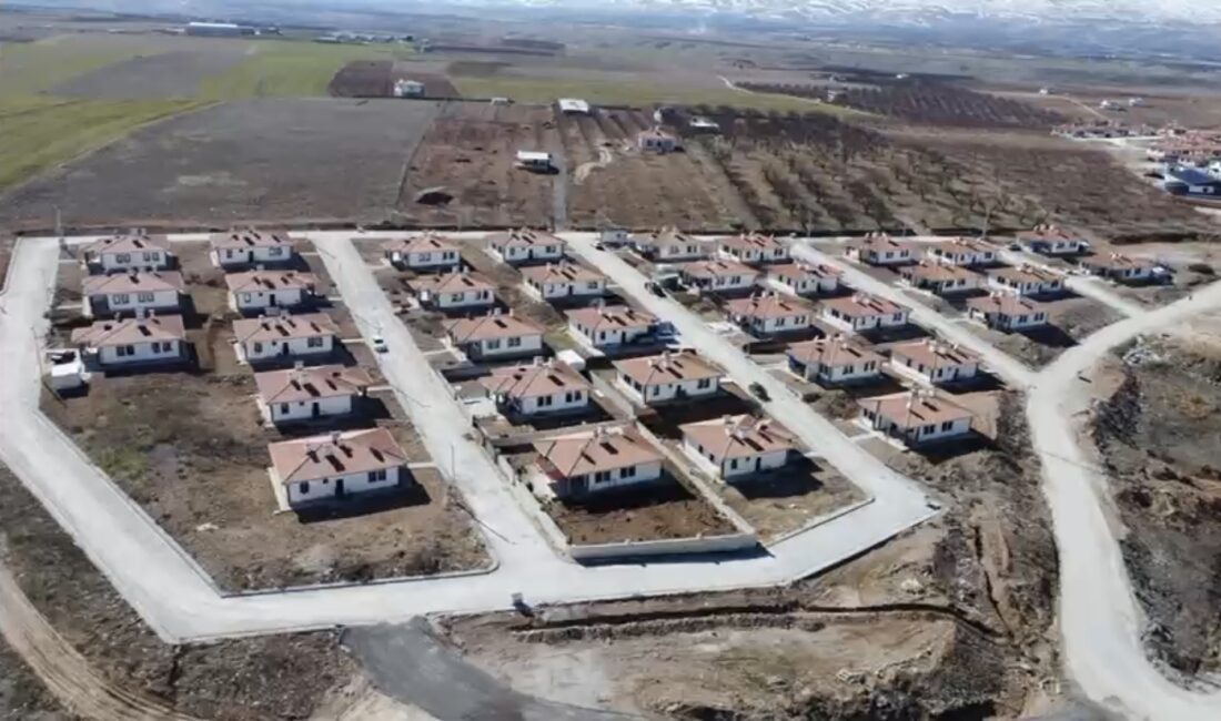 6 Şubat depremlerinin ardından Malatya kırsalında yapımı başlatılan köy konutlarında