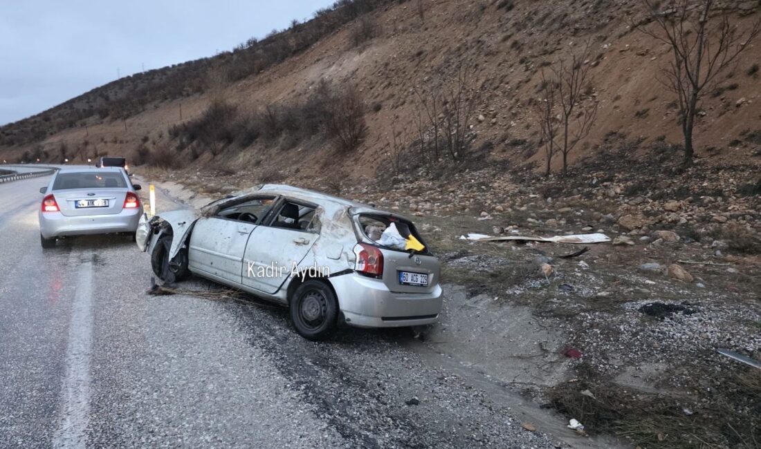 Malatya’nın Doğanşehir ilçesinde yağışlı hava nedeniyle meydana gelen trafik kazasında
