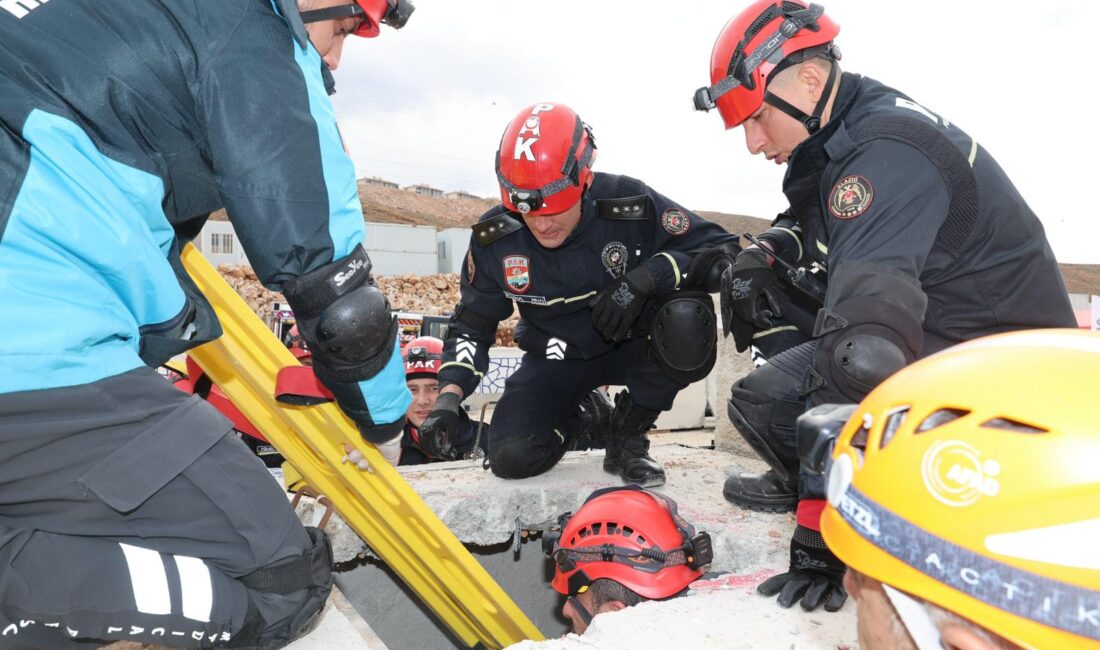 01-07 Mart Deprem Haftası kapsamında AFAD koordinasyonunda düzenlenen tatbikata Elazığ