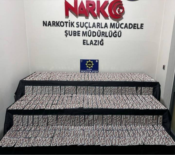 Elazığ’da 6 Bin 395 Sentetik Ecza Maddesi Ele Geçirildi Elazığ’da Sentetik Uyuşturucu Operasyonu: İl Emniyet Müdürlüğü ekipleri, 25 Mart
