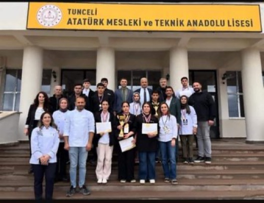 Malatya’yı temsil eden mesleki ve teknik lise öğrencileri, Tunceli’de düzenlenen