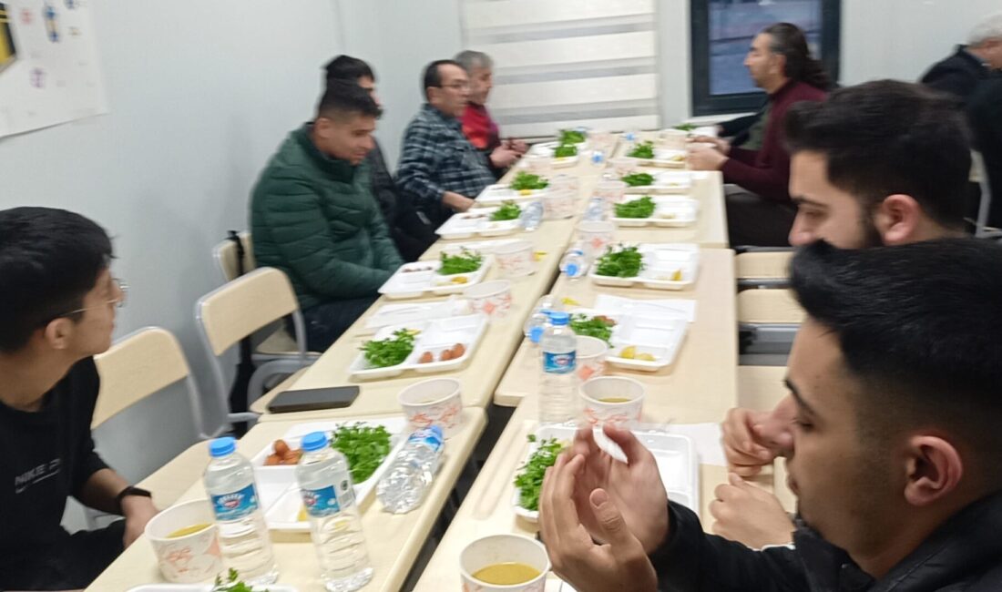 Malatya’da görme engelli vatandaşlara yönelik düzenlenen iftar programında dayanışma ve