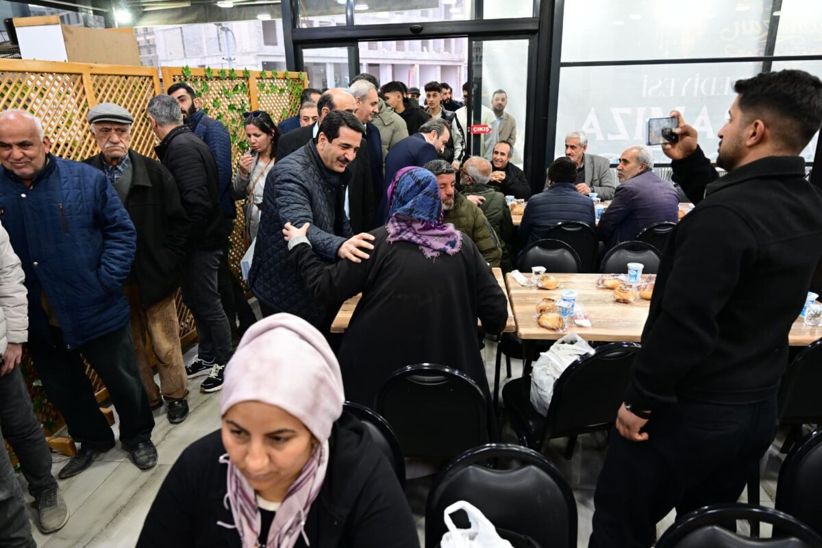 Battalgazi Belediyesi Ramazan boyunca Hizmet Lokantası’nda düzenlenen iftar programlarında Başkan