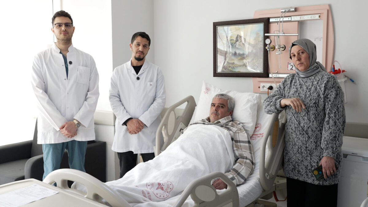 Malatya Eğitim ve Araştırma Hastanesi’nde 48 yaşındaki hastanın böbrek üstü