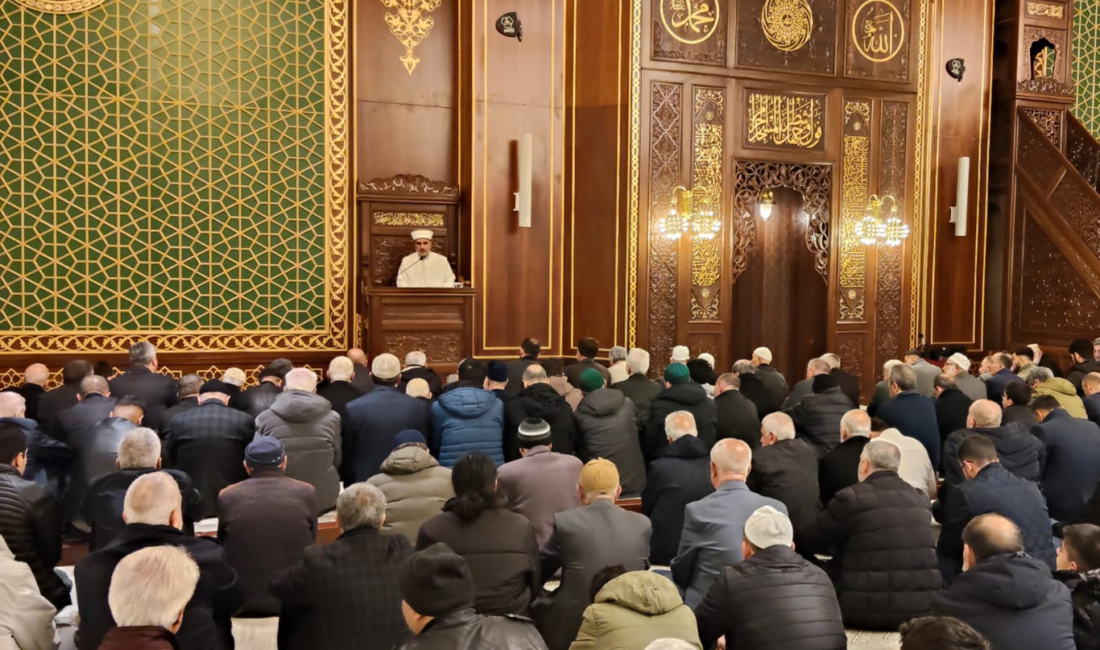 Malatya’da vatandaşlar, Ramazan Bayramı namazı için sabahın erken saatlerinde camilere