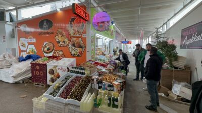 Deprem sonrası ticaretin konteynerlara taşındığı Malatya’da, bayrama günler kala esnaf