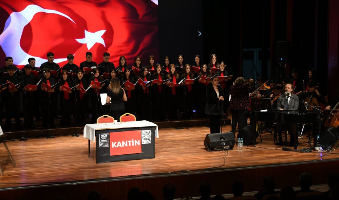 Malatya’da sanat ve estetik dolu buluşma: “Kim Var?” etkinliği yoğun ilgi gördü Malatya’da düzenlenen “Kim Var?” sanat etkinliği, sanatçı Yücel Arzen Hacıoğulları’nın