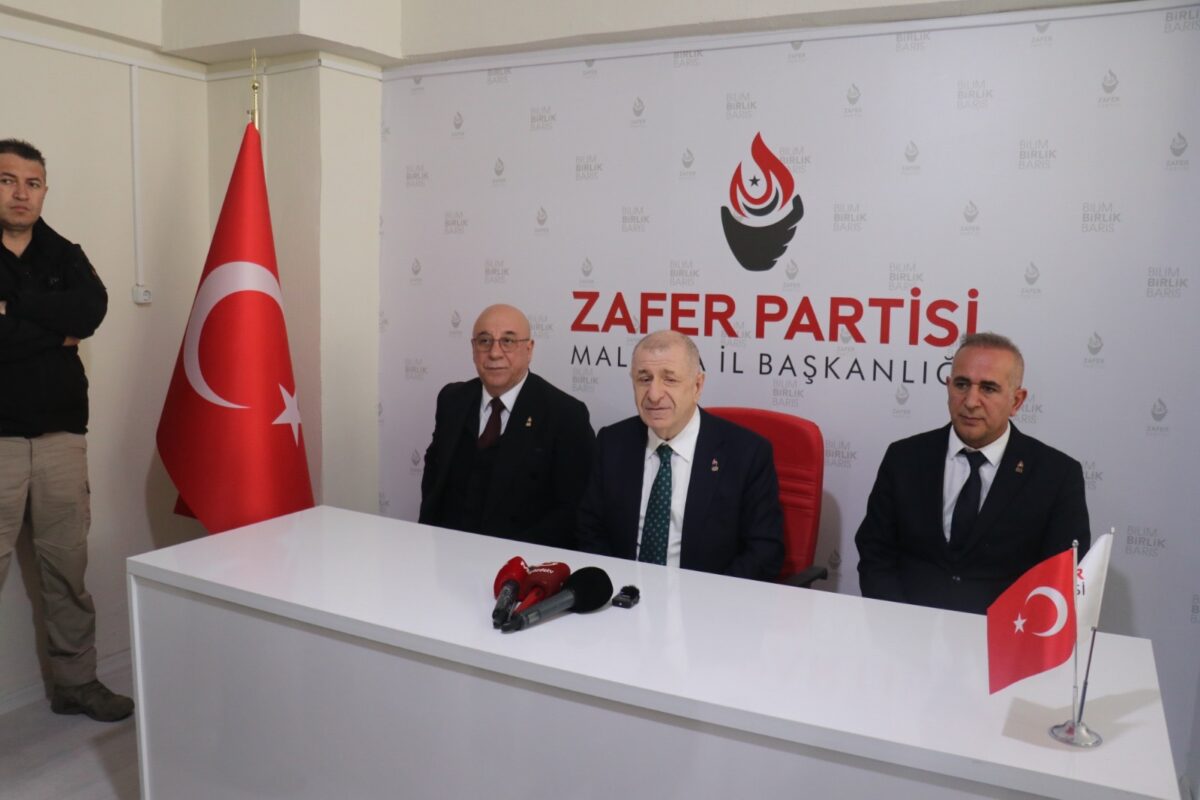 Zafer Partisi Genel Başkanı Ümit Özdağ, Malatya’da partisinin il binasının