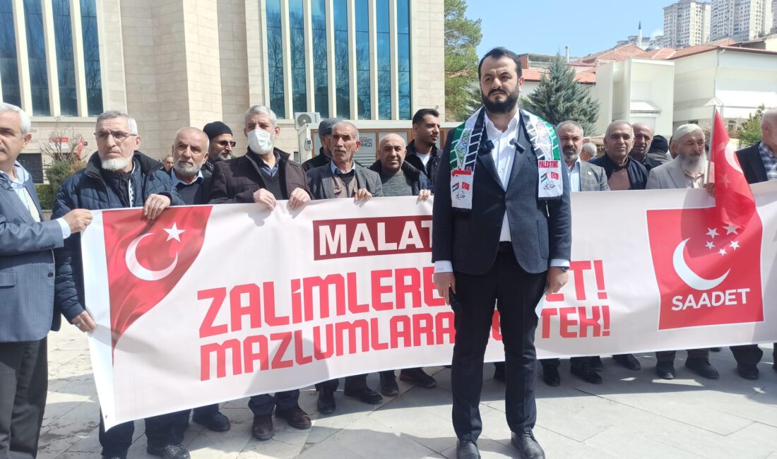 Malatya’da Cuma namazı sonrası bir araya gelen Saadet Partisi teşkilatı,