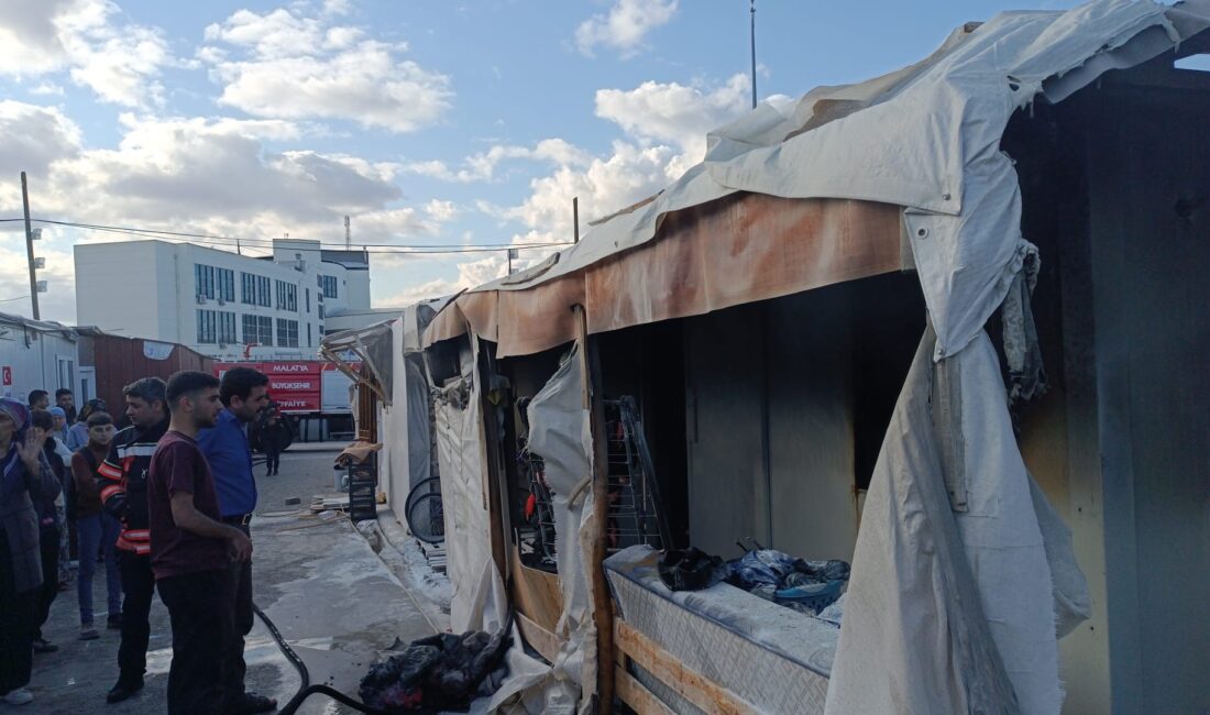 Teknokent konteyner kentte çıkan yangın paniğe neden oldu. Yoğun dumanın