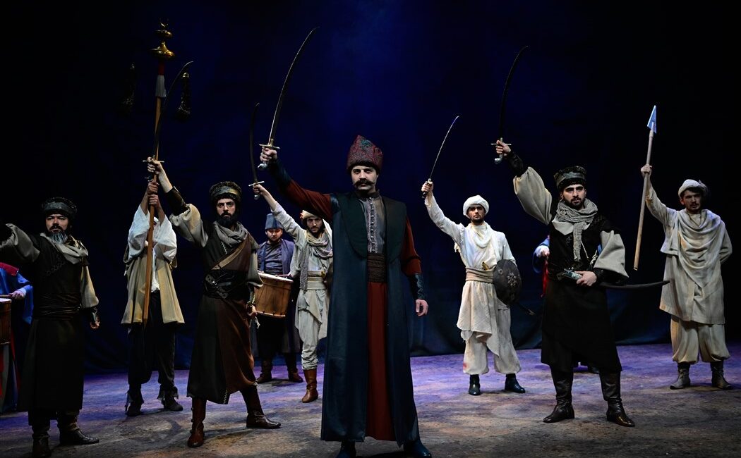 Erzurum Devlet Tiyatrosu tarafından sahnelenen “Timur ve Yıldırım” adlı oyun,