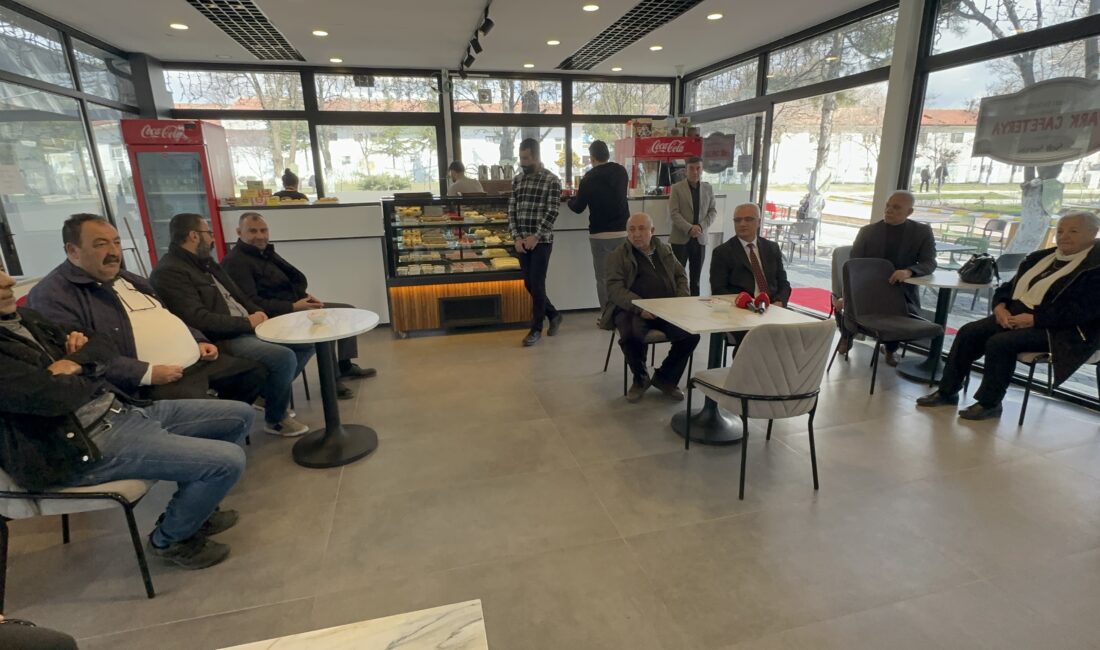 Türküler Ağaçlarda Hayat Buldu, Arguvan’da Kültür Canlandı Arguvan’da ağaçlara asılan türkü dörtlükleriyle ilçenin kültürel mirası görünür kılınırken,