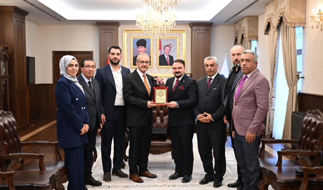 Malatya Vefa Derneği ve yönetim kurulu üyeleri, Vali Seddar Yavuz’u