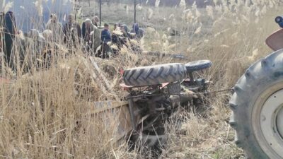 Malatya’da traktörün kanala devrilmesi sonucu 2 kişi yaralandı.