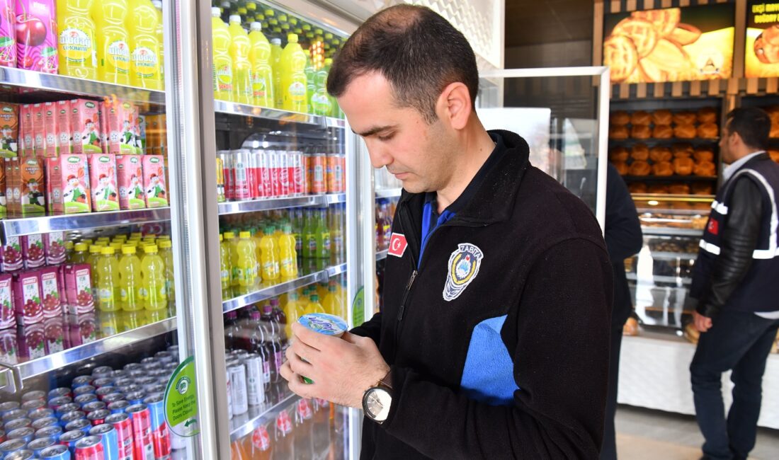 Yeşilyurt Belediyesi Zabıta Müdürlüğü ekipleri, yaklaşan Ramazan Bayramı öncesinde market,