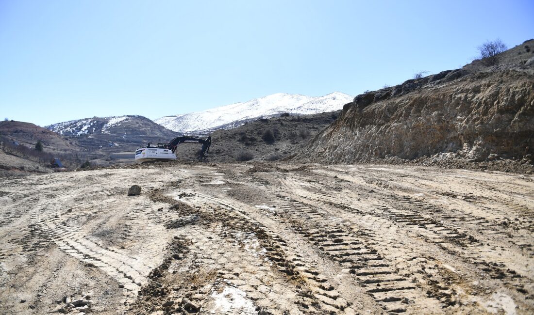 Malatya’nın Yeşilyurt ilçesine bağlı Mullakasım Mahallesi’nde ulaşım altyapısını güçlendirmek amacıyla