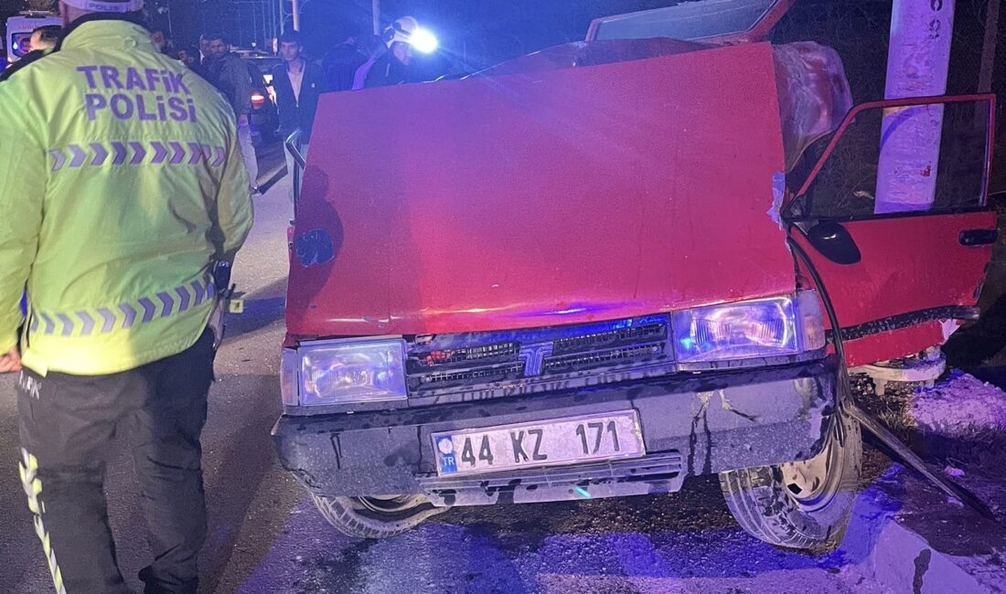 Zincirleme Kazada Ağır Yaralanan Sürücü Hayatını Kaybetti Malatya-Elazığ Yolu Bölge Trafik Müdürlüğü önünde üç aracın karıştığı trafik kazasında