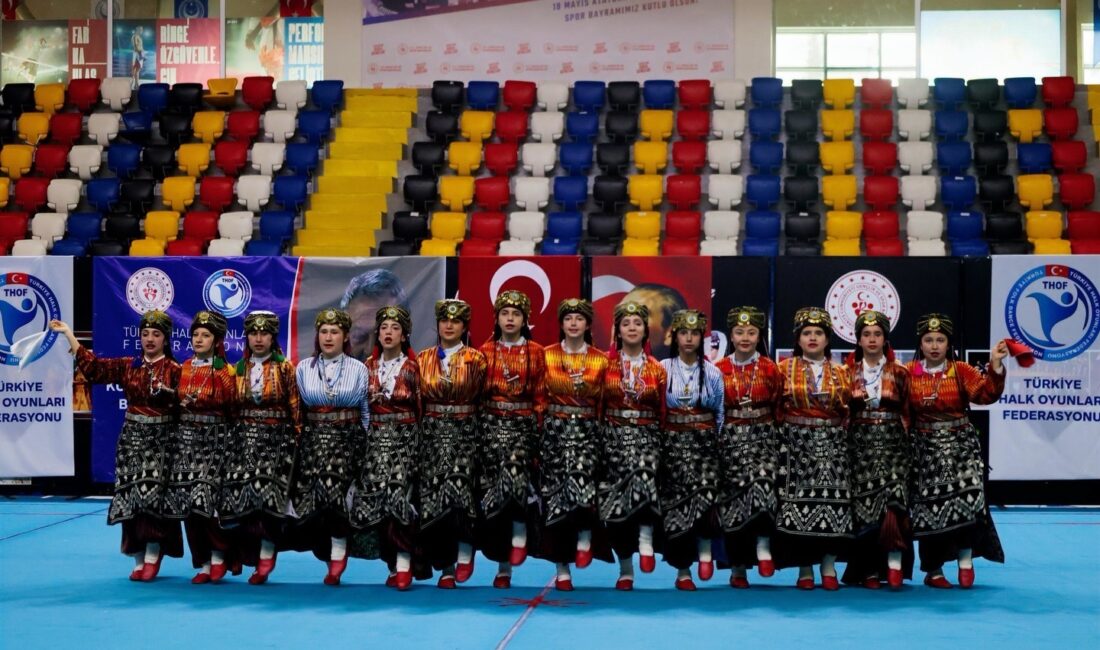 Adıyaman’da düzenlenen Kulüpler Arası Halk Oyunları Yarışması büyük coşkuya sahne