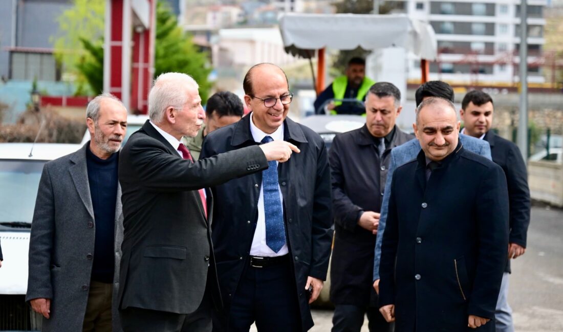 Yeşilyurt Belediye Başkanı Prof. Dr. İlhan Geçit, Tecde Mahallesi’nde sürdürülen