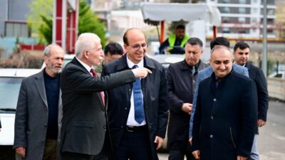 Yeşilyurt Belediye Başkanı Prof. Dr. İlhan Geçit, Tecde Mahallesi’nde sürdürülen