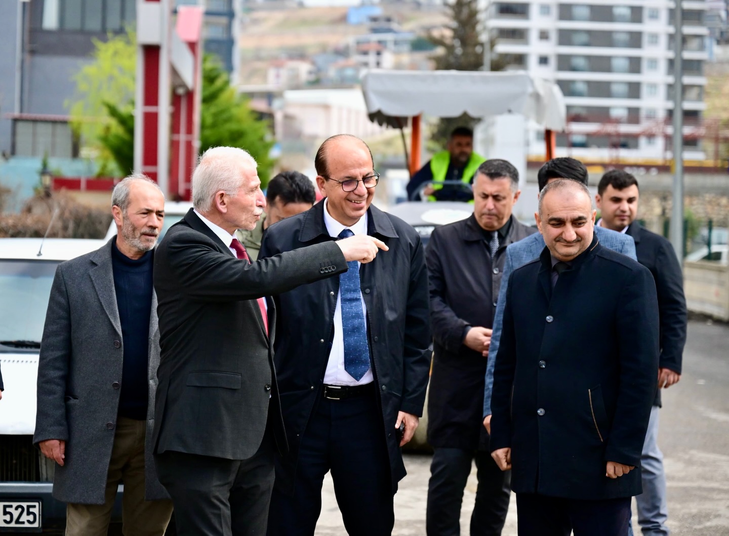 Yeşilyurt Belediye Başkanı Prof. Dr. İlhan Geçit, Tecde Mahallesi’nde sürdürülen