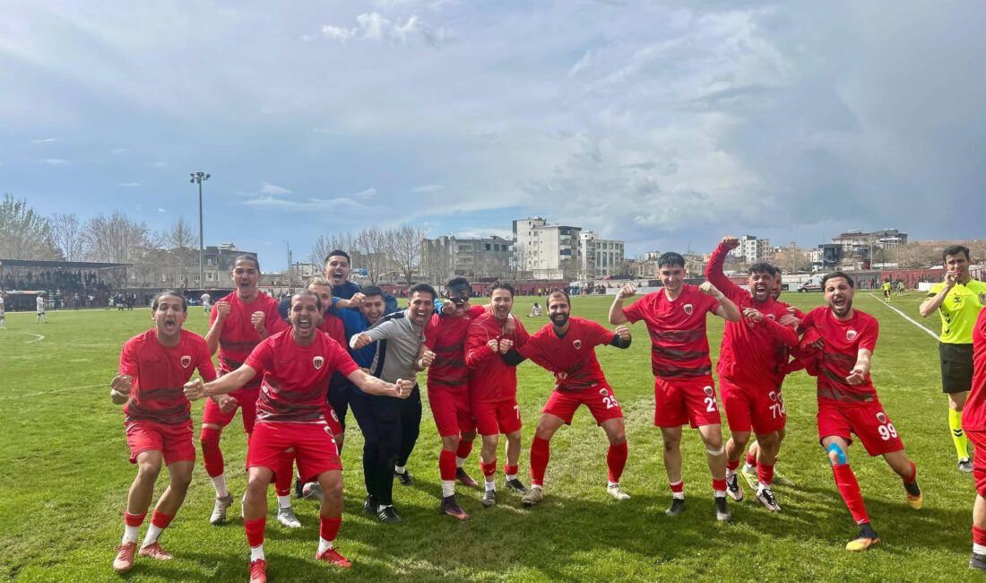 Bölgesel Amatör Lig’de play-off mücadelesi veren Battalgazi Belediyespor, Siverek deplasmanından