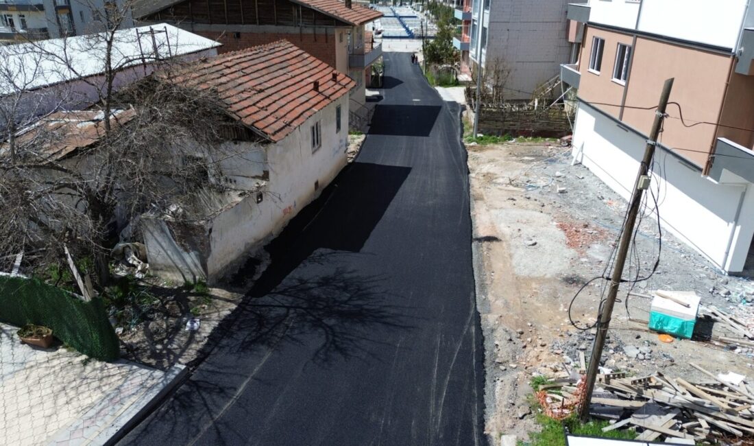 Battalgazi Belediyesi, havaların ısınmasıyla birlikte başlattığı asfalt çalışmaları kapsamında Selçuklu