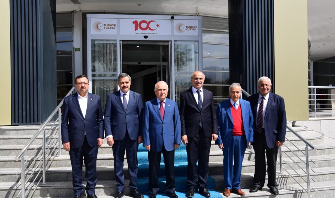 Cemil Çiçek, Sami Er’i ziyaretinde, “Aslen Yozgat doğumluyum ama siyaseten