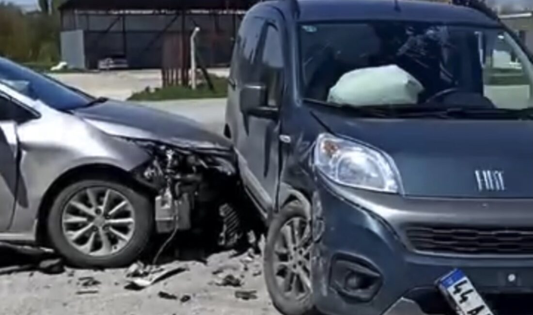 Malatya’nın Yeşilyurt ilçesine bağlı Dilek Mahallesi’nde meydana gelen trafik kazasında