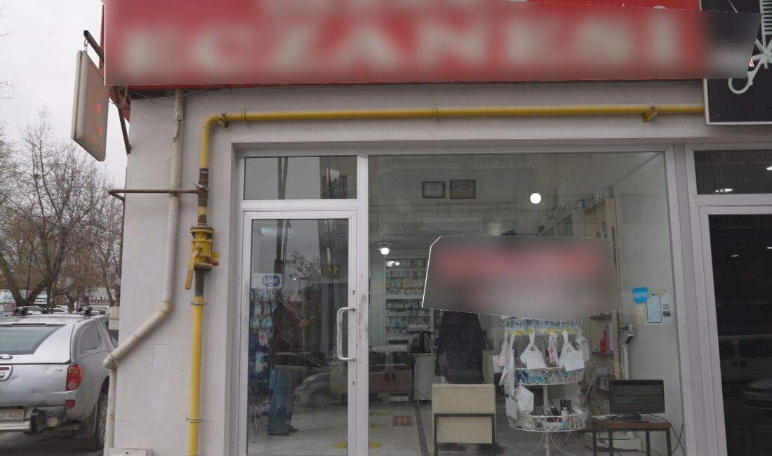 Malatya’nın Battalgazi ilçesinde bir eczaneye gece yarısı giren 2 şüpheli,