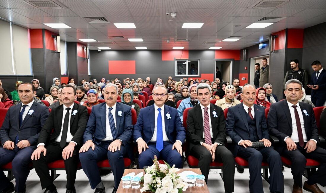 En İyi Narkotik Polisi Anne Eğitim Programı Malatya İnönü Ortaokulu’nda Gerçekleştirildi Malatya’da İnönü Ortaokulu’nda düzenlenen “En İyi Narkotik Polisi: Anne” eğitim