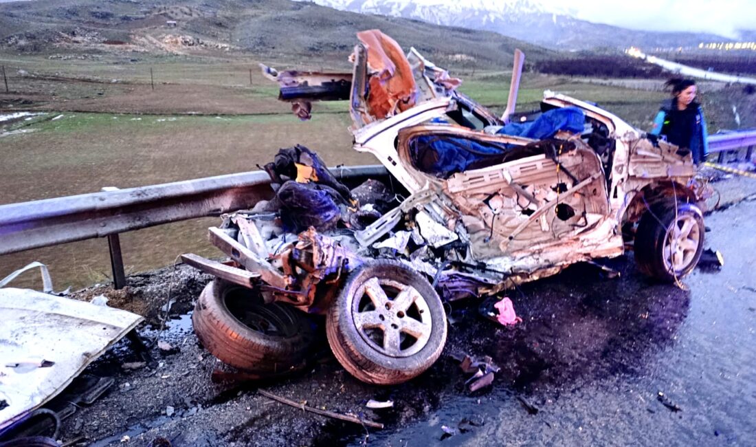 Malatya-Adıyaman karayolunda meydana gelen ve 3 kişinin hayatını kaybettiği kazada