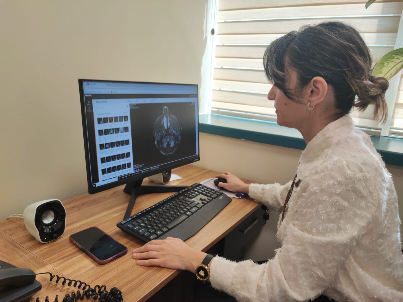 Doç. Dr. Fatma Ebru Algül, huzursuz bacak sendromunun toplumda sık