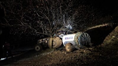 Doğanşehir ilçesinde gece saatlerinde kayısı bahçesinde meydana gelen kazada, traktör