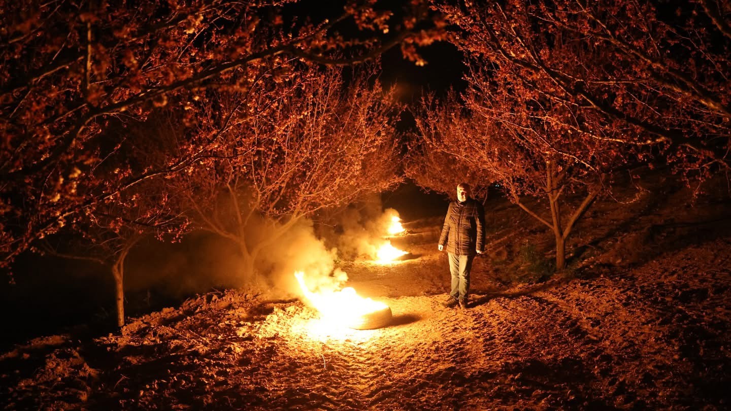 Malatya’da etkisini sürdüren zirai don riskine karşı kayısı üreticileri sabaha