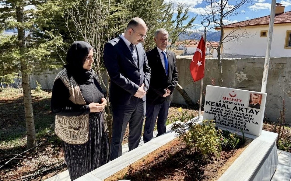 Doğanşehir Kaymakamı Ahmet Fatih Sungur, şehit Kemal Aktay’ın yıl dönümünde
