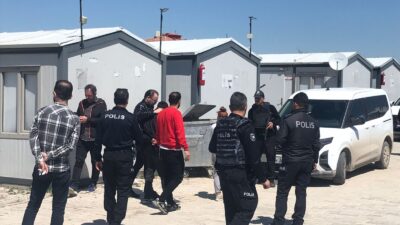 Malatya’da konteyner kentte kendisini içeri kilitleyen ve silahı olduğunu söyleyen