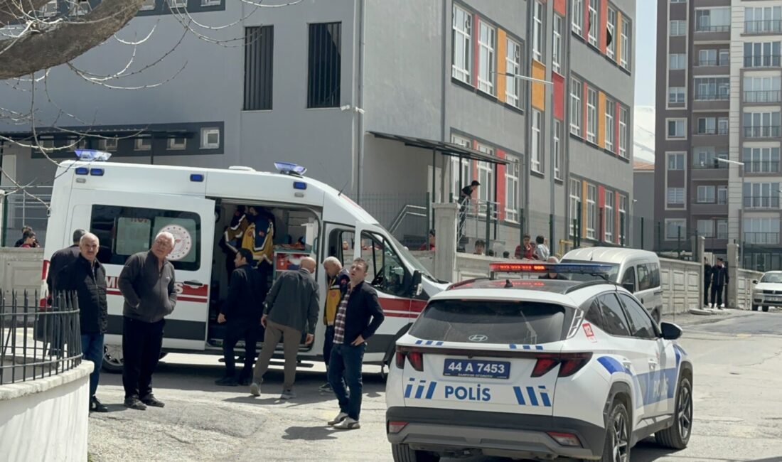 Malatya’da lise öğrencileri arasında çıkan kavgada 4 öğrenci bıçakla hafif