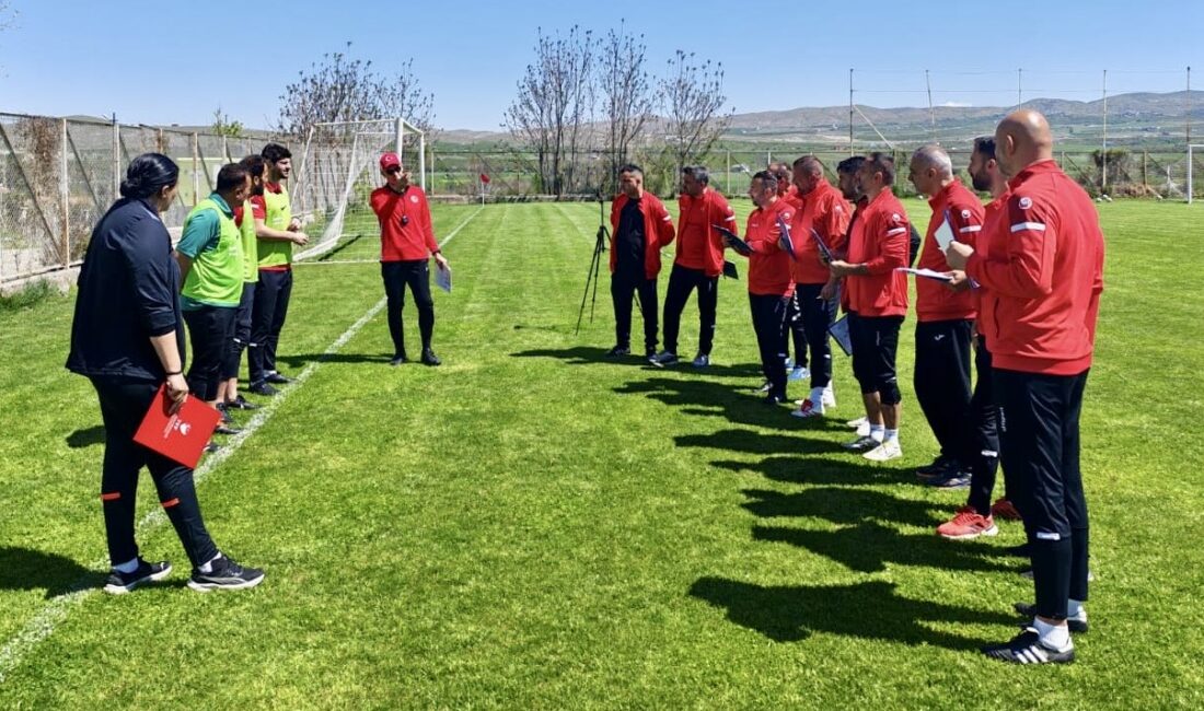 Malatya’da ilk kez düzenlenen kaleci antrenör eğitim programı, 16 adayın